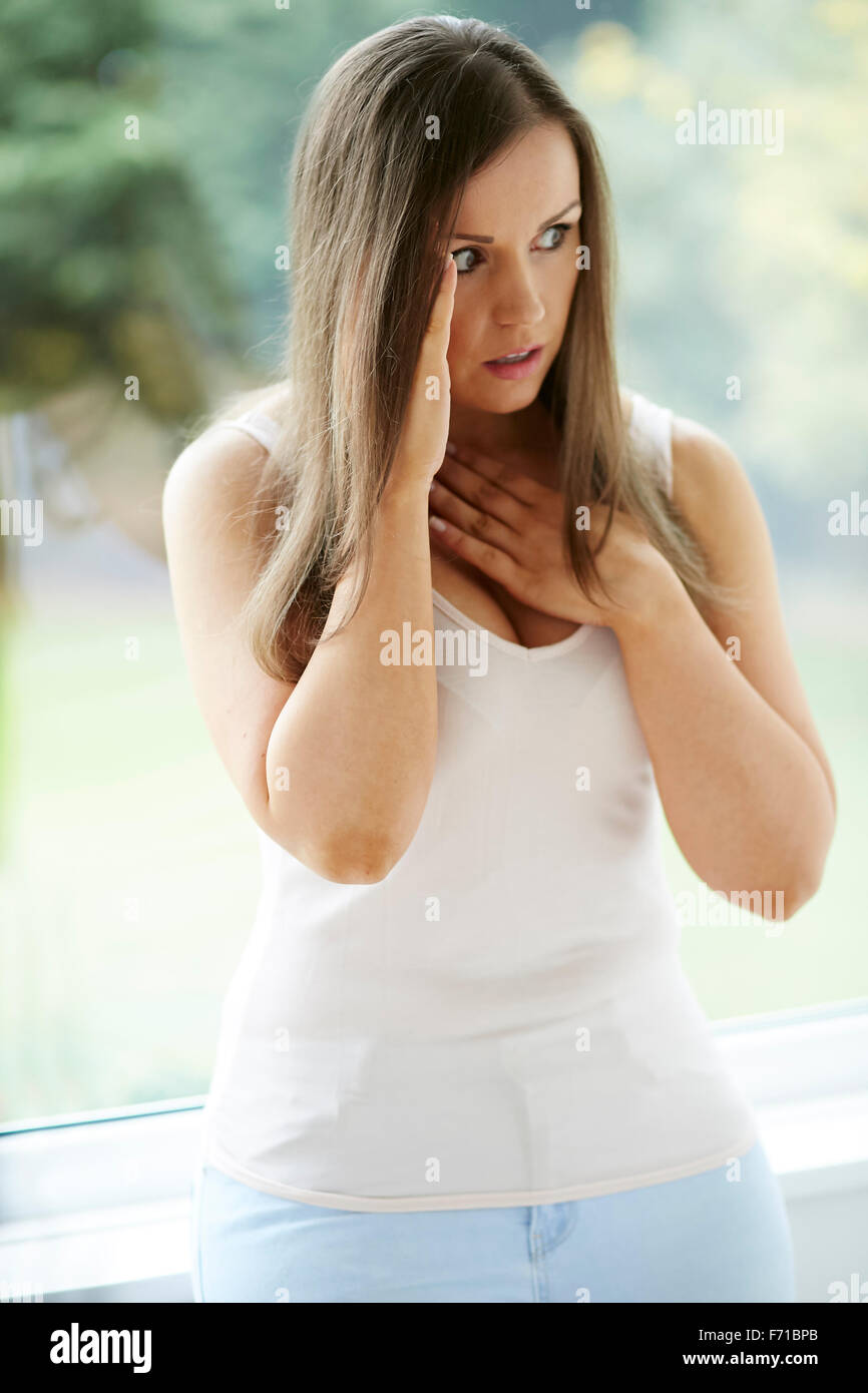 Donna con un attacco di panico Foto Stock