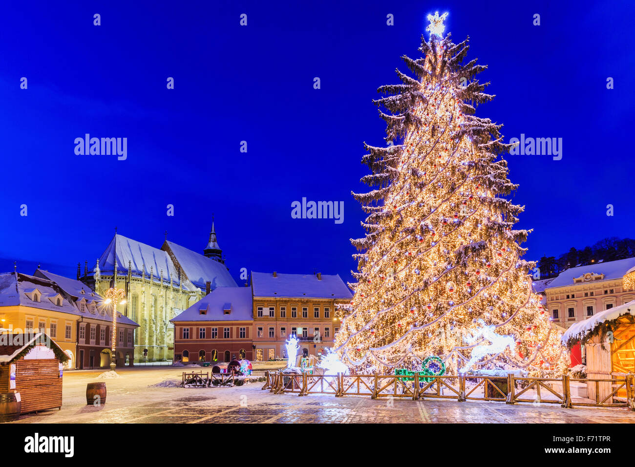 Mercatino di Natale in Piazza della Città Vecchia, Brasov. Transilvania, Romania Foto Stock