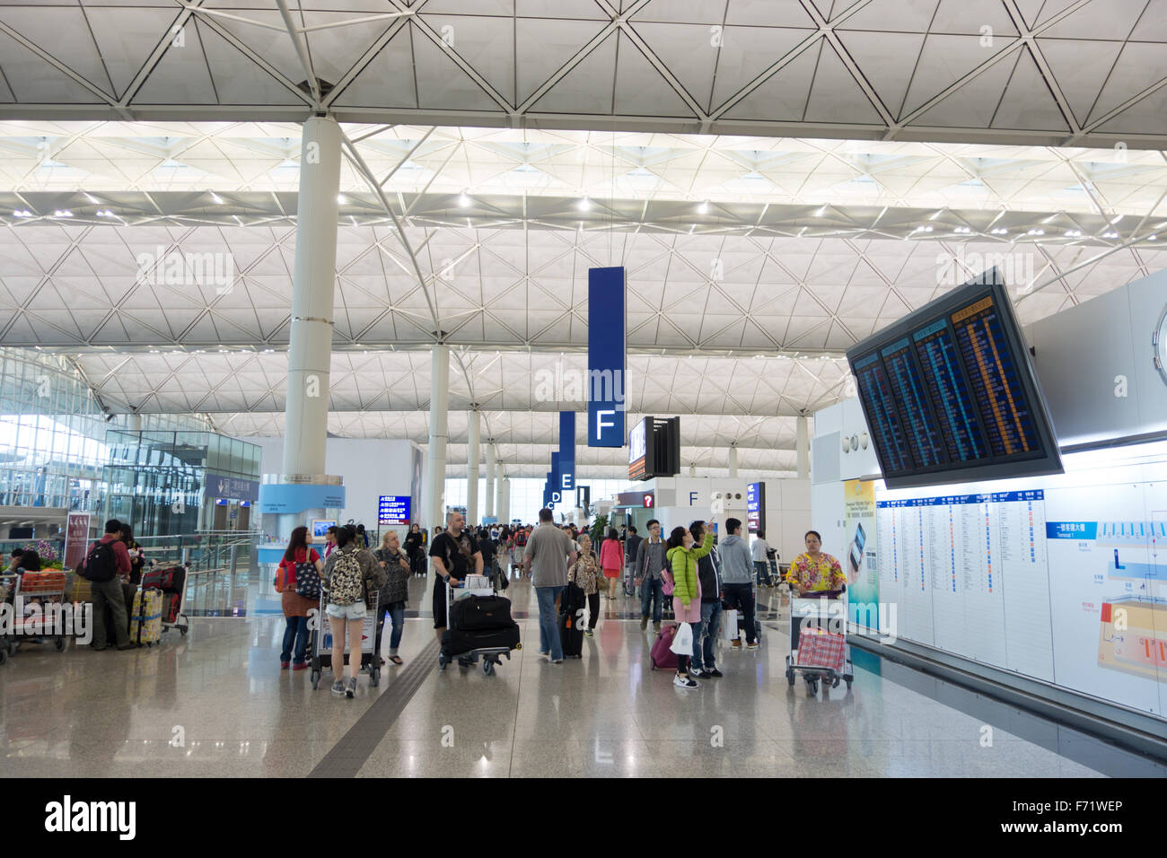 Aeroporto di Hong Kong i passeggeri Foto Stock