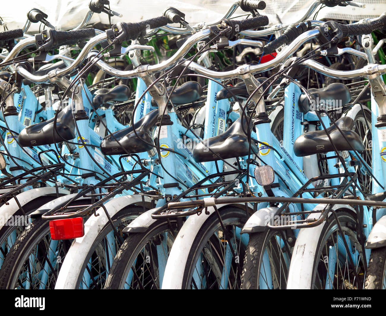 Biciclette a noleggio presso Gabriel's Wharf a Londra il South Bank Foto Stock