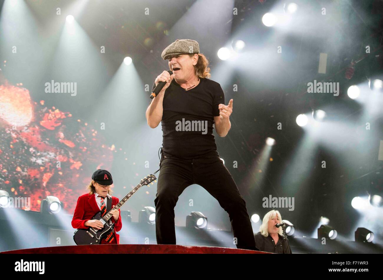 Brian Johnson di AC/DC eseguire all'Hampden Park National Stadium il 28 giugno 2015 a Glasgow, Regno Unito Foto Stock
