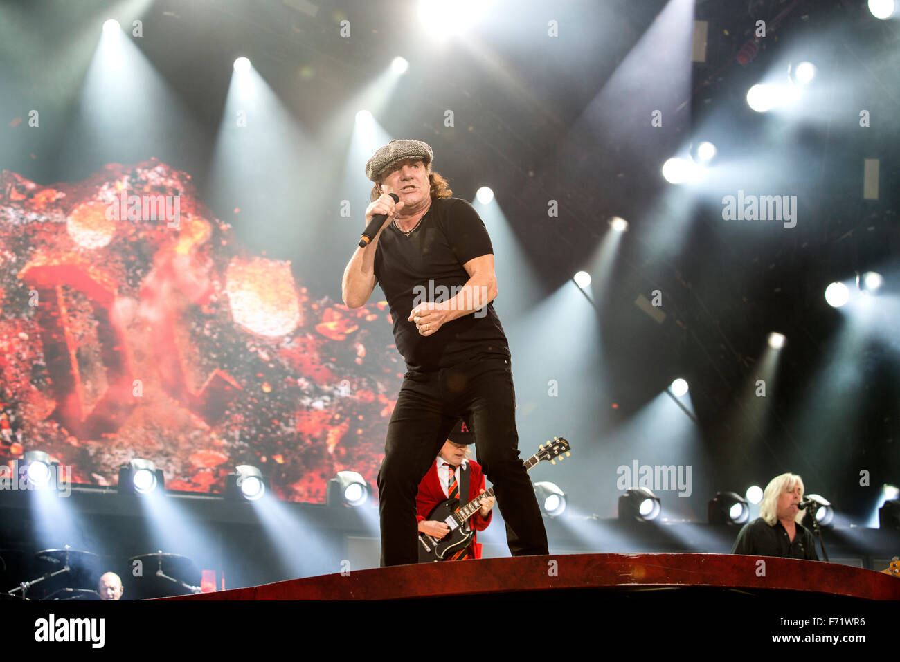 Brian Johnson di AC/DC eseguire all'Hampden Park National Stadium il 28 giugno 2015 a Glasgow, Regno Unito Foto Stock