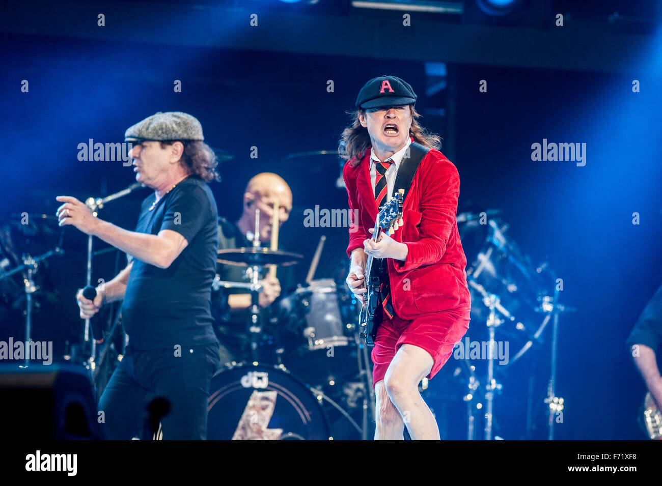 Musicista giovane Angus di AC/DC esegue all'Hampden Park National Stadium il 28 giugno 2015 a Glasgow, Regno Unito Foto Stock