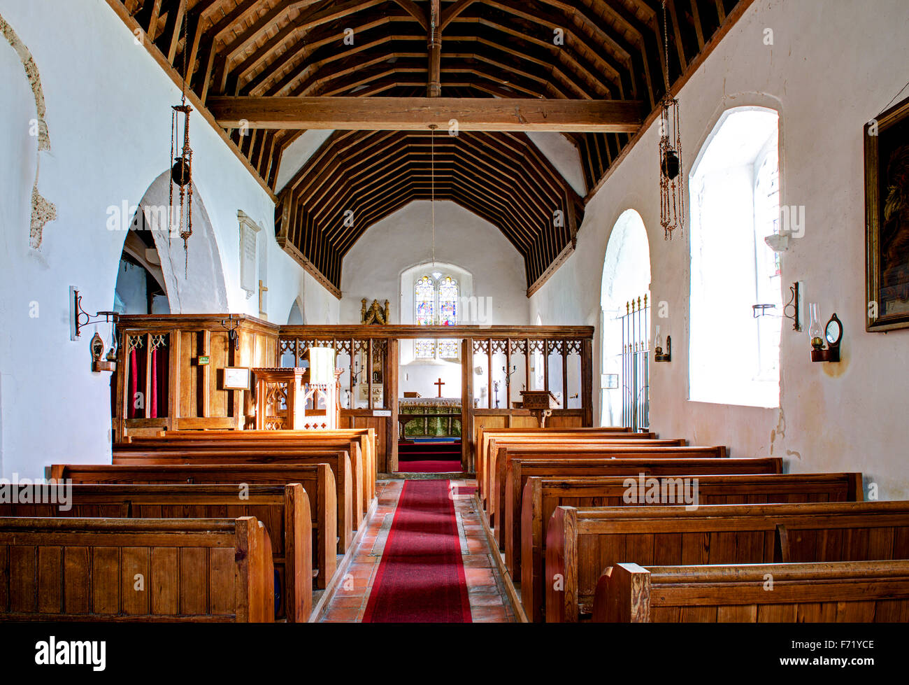 La navata centrale della chiesa di San Tommaso Apostolo, Harty, Isle of Sheppey, Kent, England Regno Unito Foto Stock