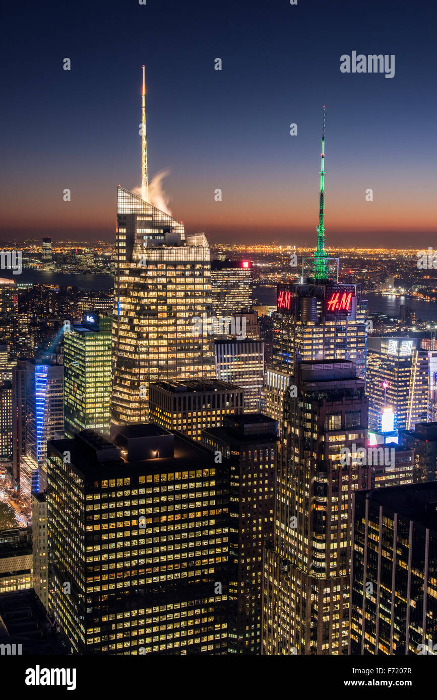 Midtown Manhattan skyline notturno, New York, Stati Uniti d'America Foto Stock