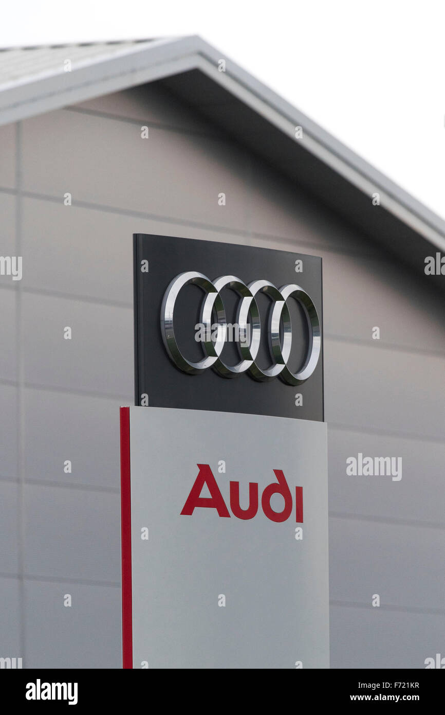 Audi auto garage logo segno a Swansea, nel Galles del Sud. Foto Stock