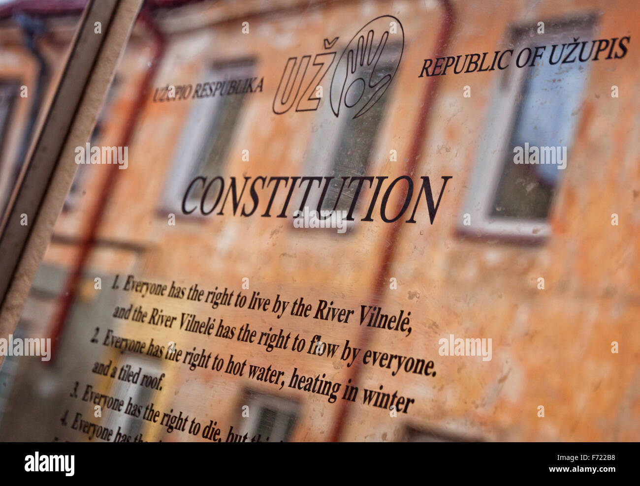 VILNIUS, Lituania - 14 gennaio 2014: costituzione della "Repubblica di Uzupis', il quartiere bohemien di Vilnius, la capitale o Foto Stock