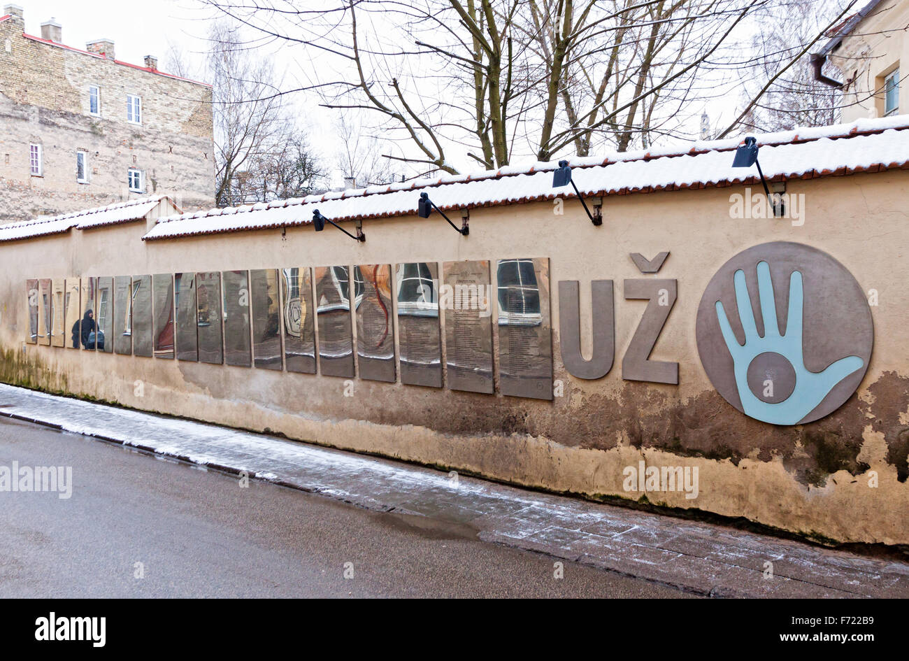 VILNIUS, Lituania - 14 gennaio 2014: sulla strada della "Repubblica di Uzupis', il quartiere bohemien di Vilnius, capitale della Lituania Foto Stock