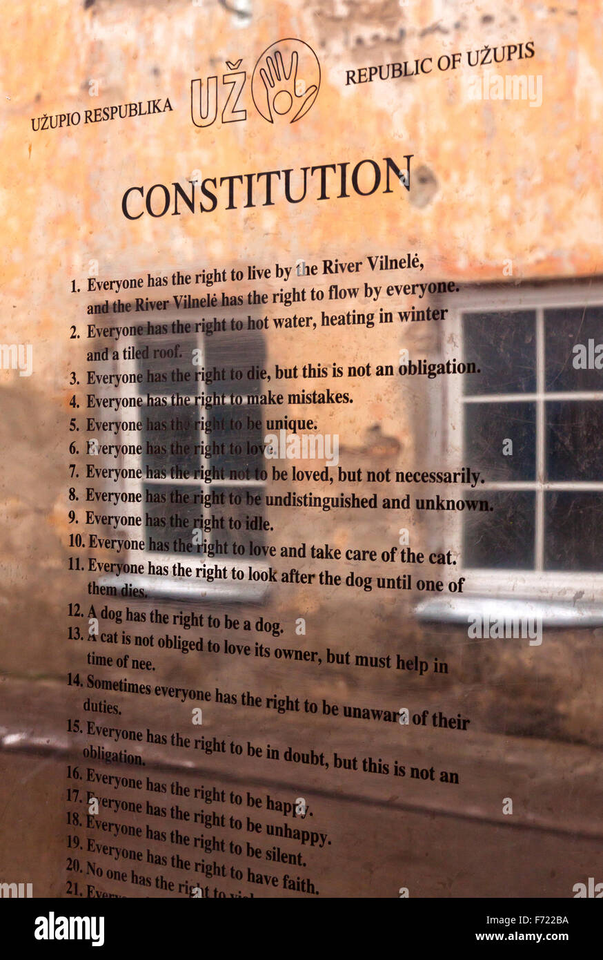 VILNIUS, Lituania - 14 gennaio 2014: costituzione della "Repubblica di Uzupis', il quartiere bohemien di Vilnius, la capitale o Foto Stock