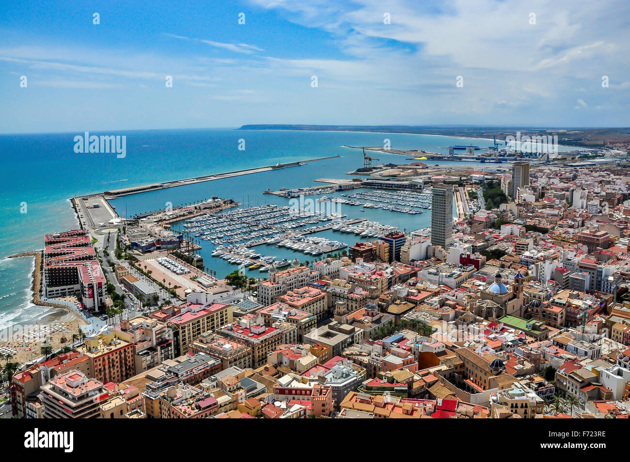 Vista del porto di Alicante dal castello di Santa Barbara Foto Stock