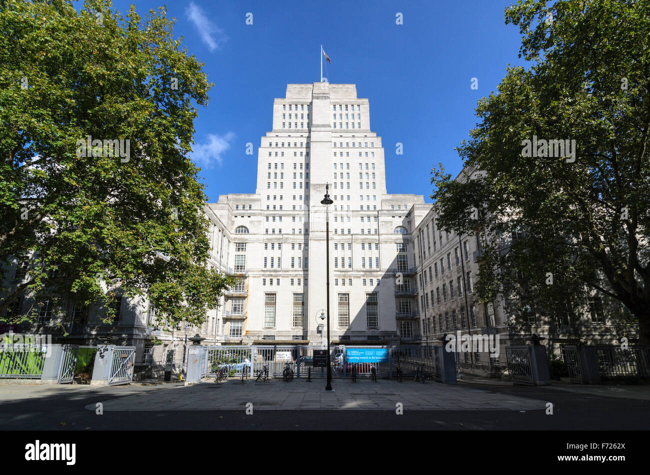 Senate House è l'edificio centrale per l'Università di Londra, Bloomsbury, Londra, Inghilterra, Regno Unito. Foto Stock