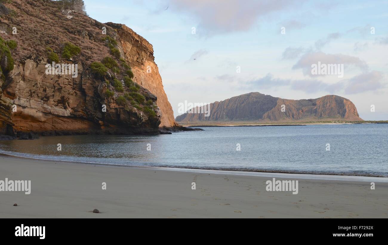 Spiagge e scogliere a Pitt punto, San Cristobal, Isole Galapagos. Foto Stock