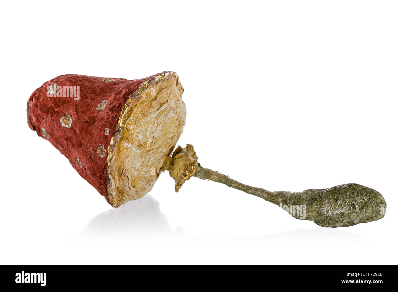 Mushroom - giocattolo artigianale, isolato su sfondo bianco Foto Stock