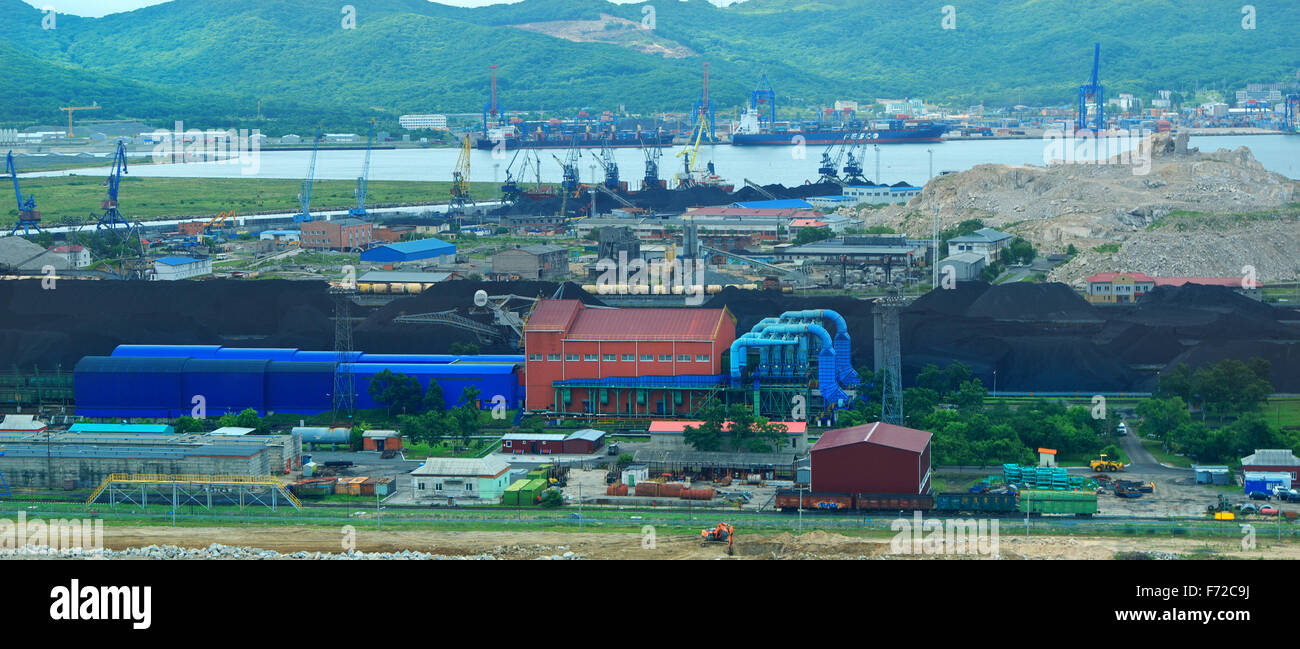Il terminale per la movimentazione del carbone da carri ferroviari alla nave russia vostochny porta Foto Stock