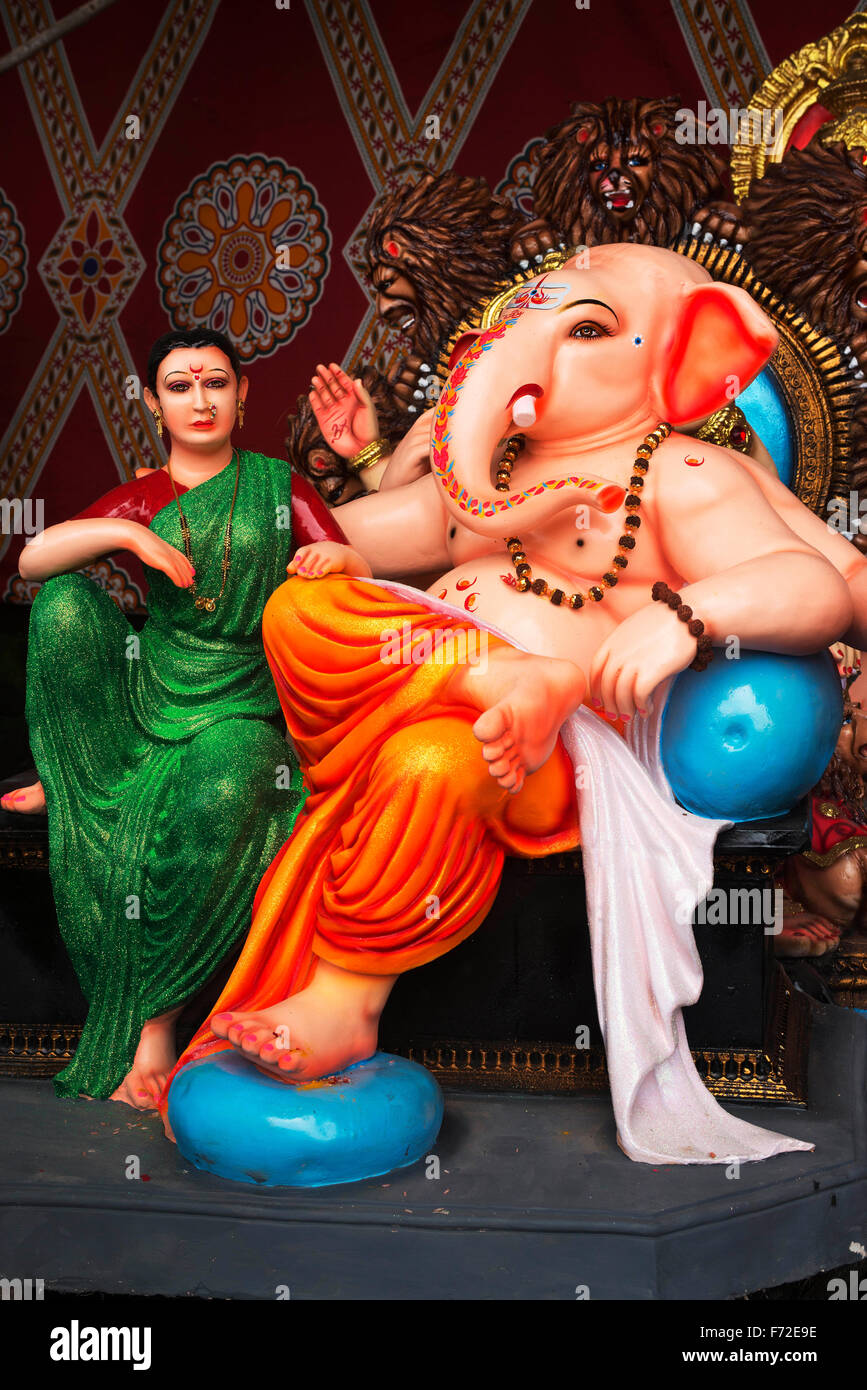 Ganesh idoli mantenuta per vendere, Pune, Maharashtra, India, Asia Foto Stock