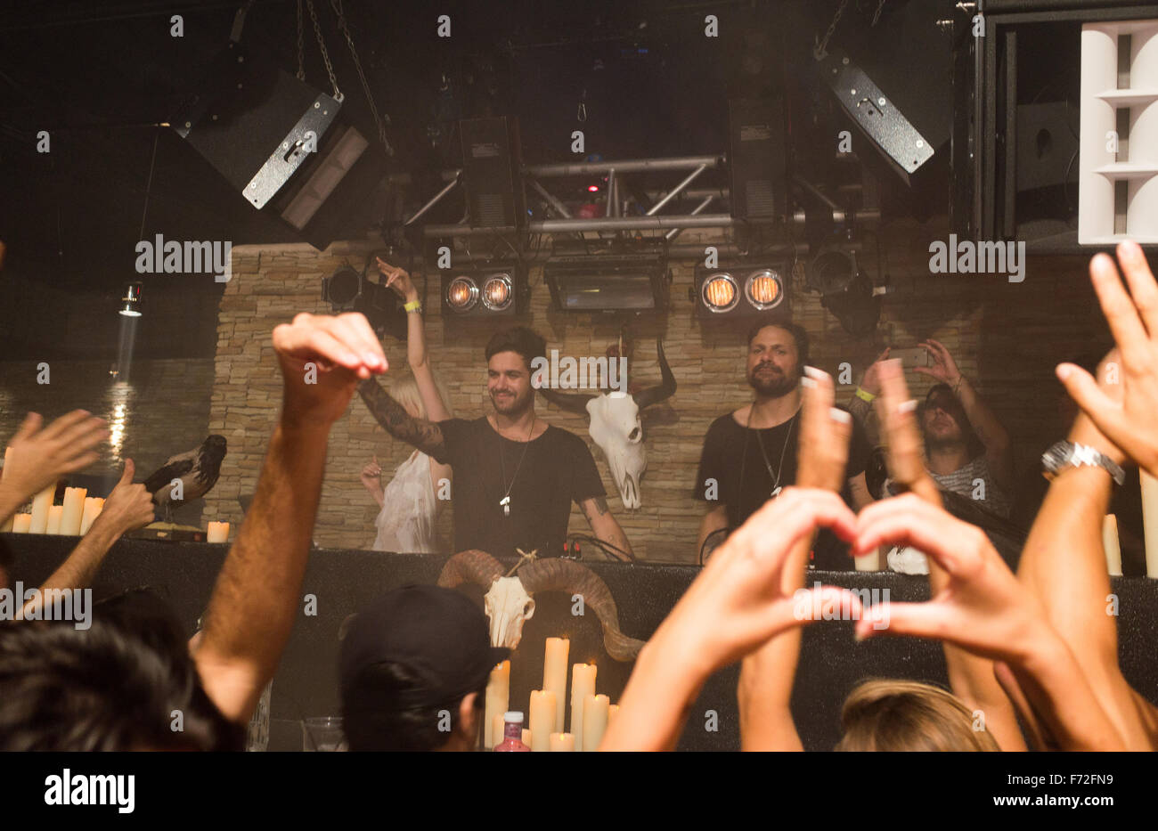 Racconto di noi DJ sta suonando a DC-10 club di Ibiza Foto Stock