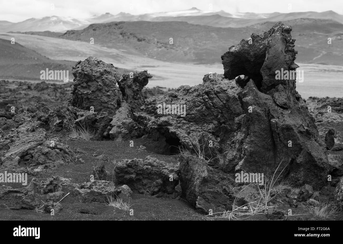 Rocky paesaggio vulcanico in Islanda. Nero, bianco Foto Stock