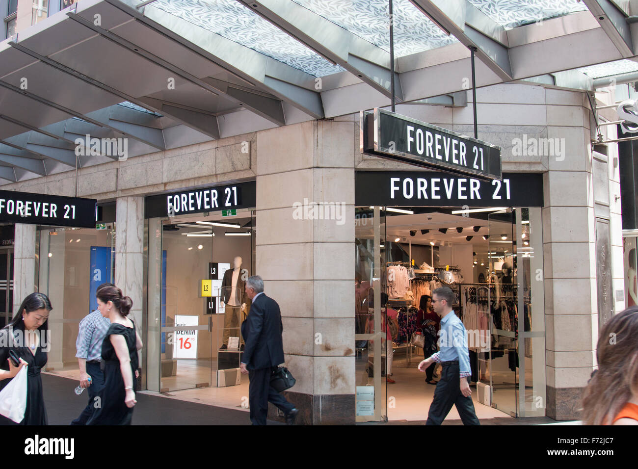 Per sempre 21 negozio di abbigliamento in Pitt Street, il centro cittadino di Sydney, Australia Foto Stock