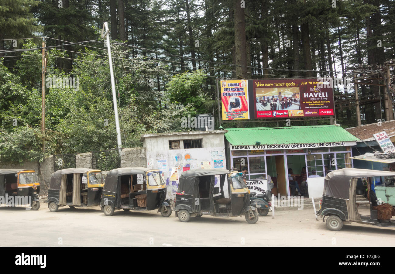 Hadimba Auto Rickshaw operatori Unione ufficio booking - Manali, Himachal Pradesh, India Foto Stock