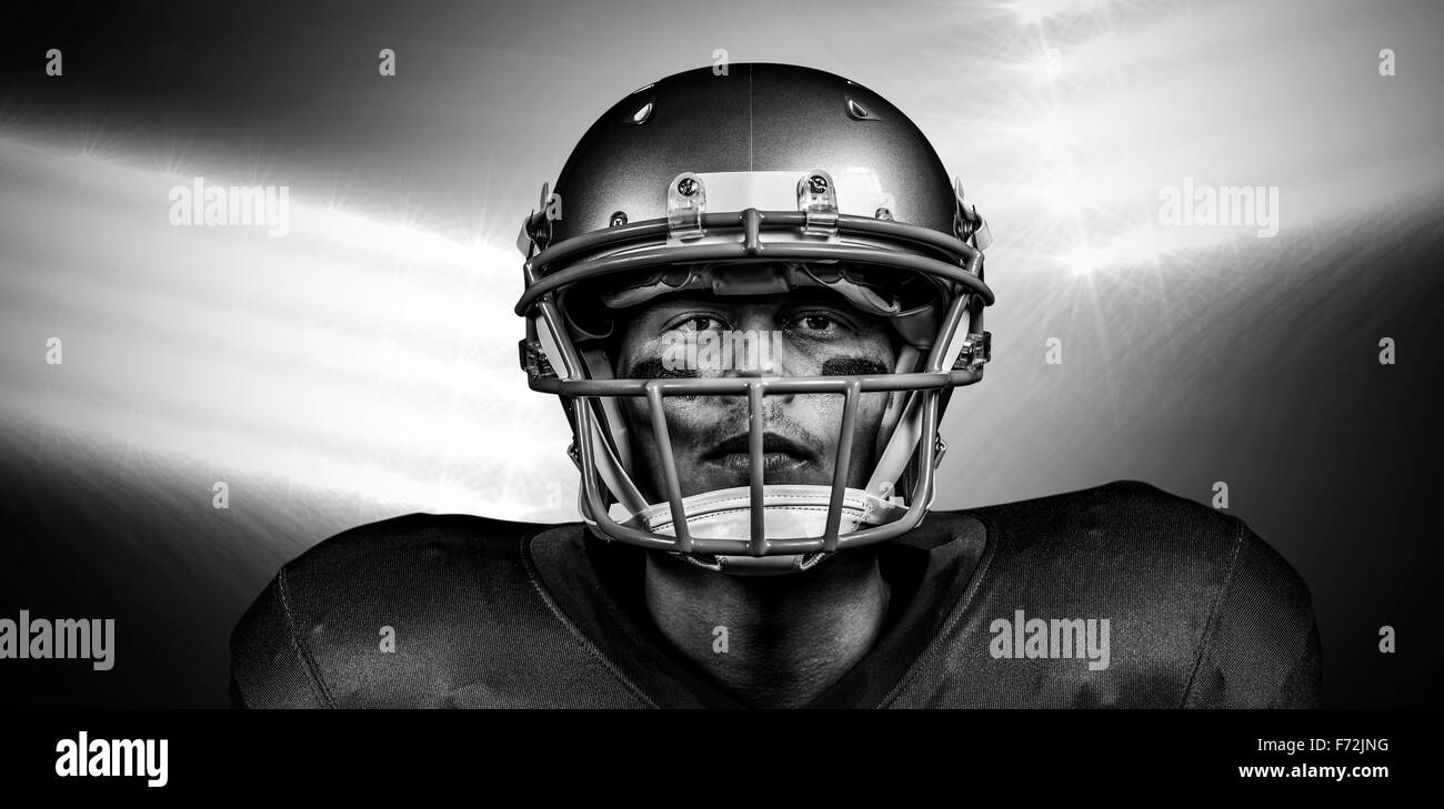 Immagine composita del ritratto di determinato giocatore di football americano in uniforme Foto Stock