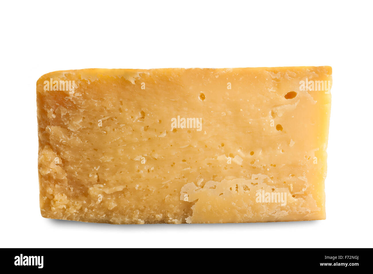 Pezzo di formaggio vecchio isolato su sfondo bianco Foto Stock