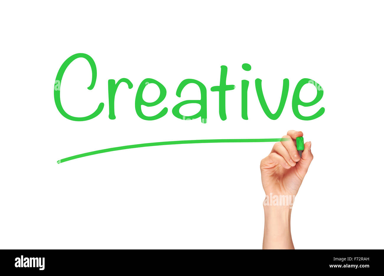 Una donna e la scrittura a mano la parola, Creative su un schermo chiaro. Foto Stock