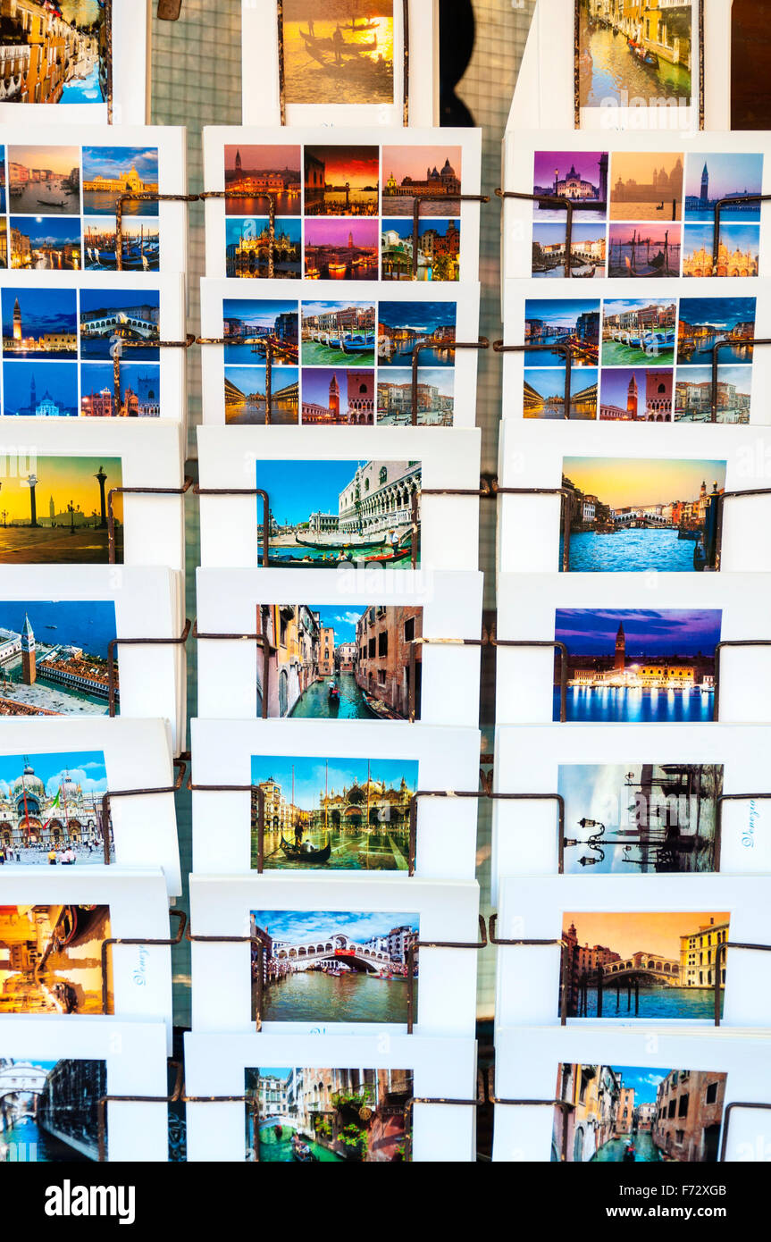 Cartoline in vendita a Venezia, Italia Foto Stock