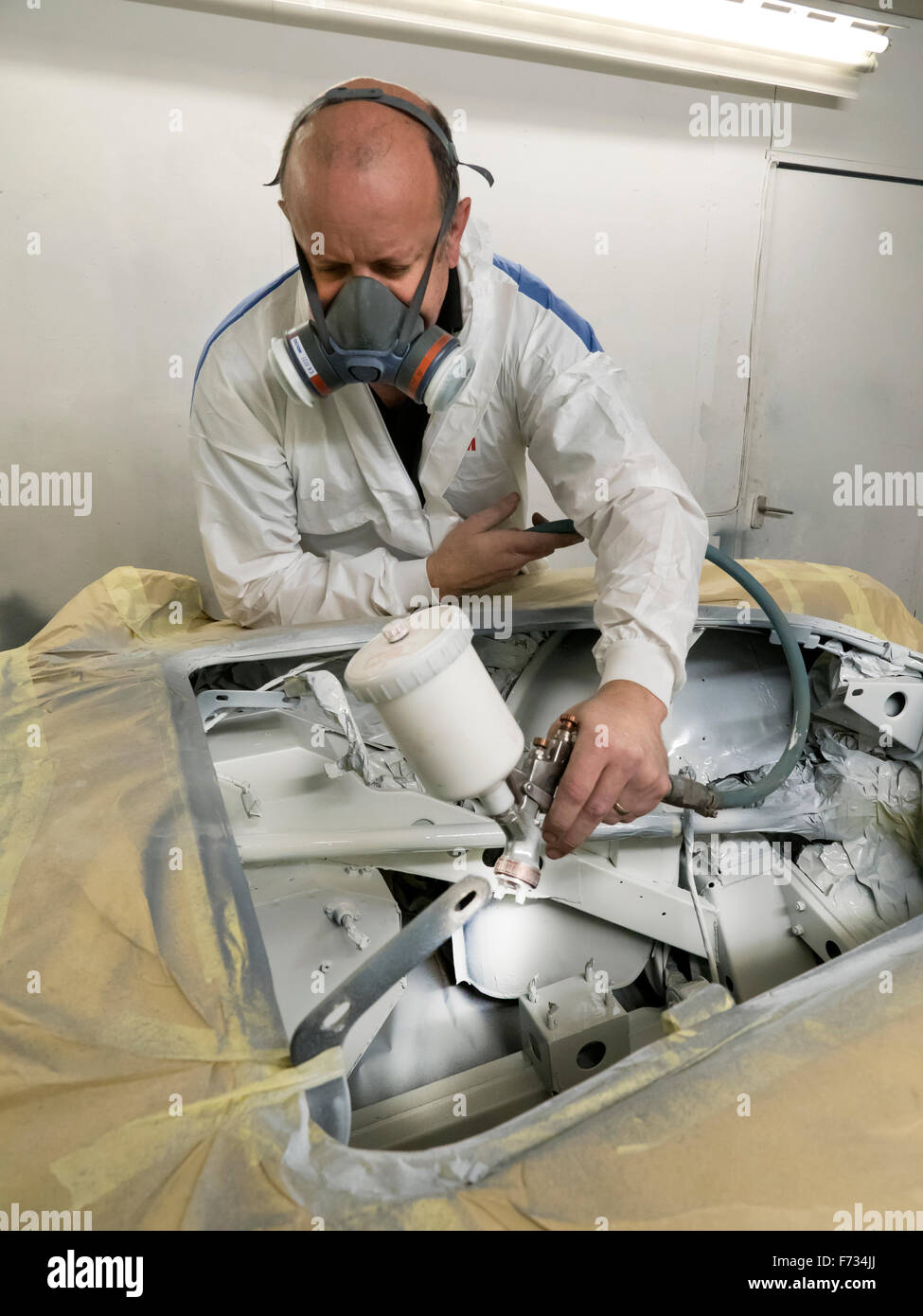 Austin Healey MKIII 3000 Enginfe e vano motore riverniciare. Foto Stock