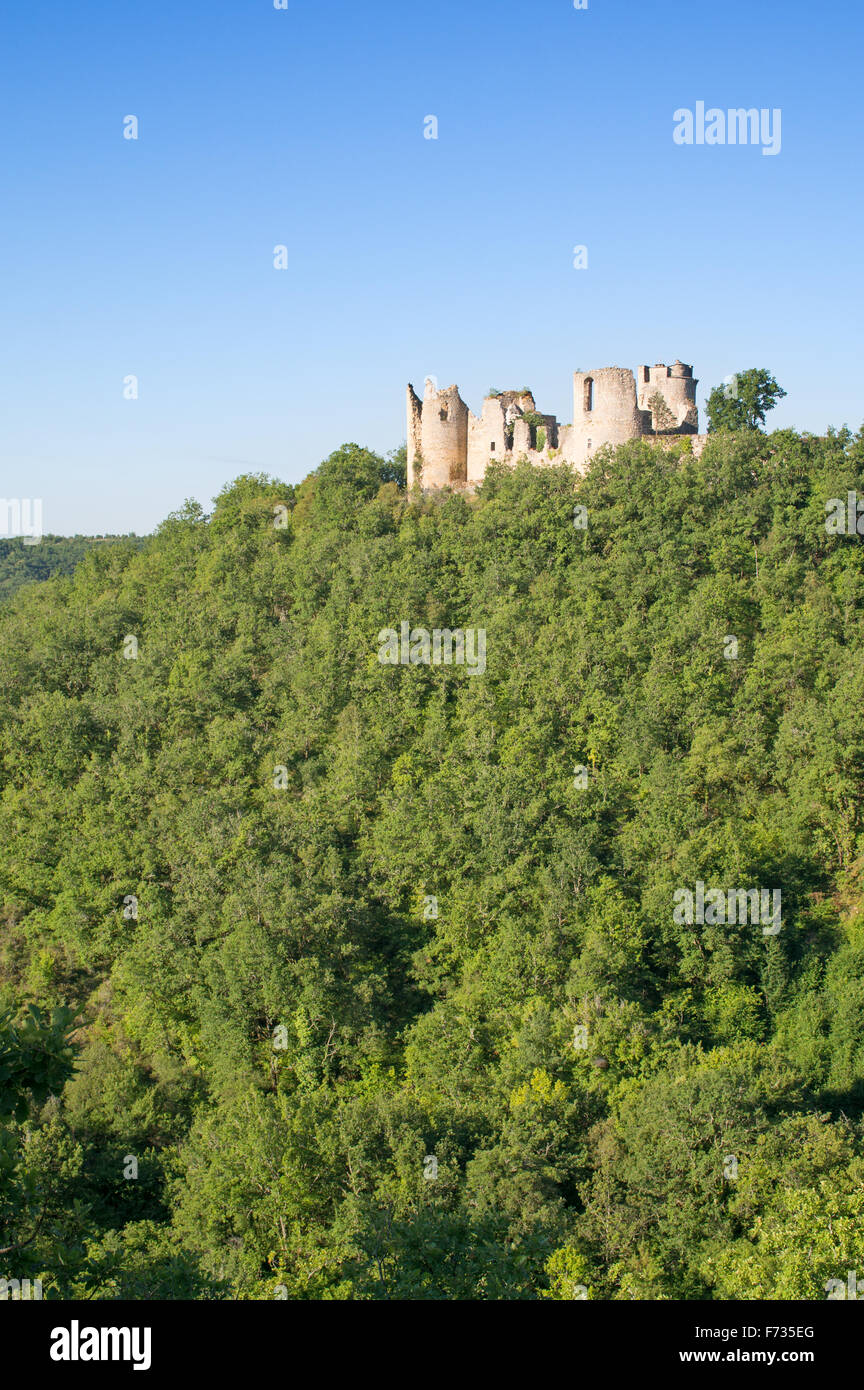 Le Château de Roussillon una rovina il castello medievale a Saint-Pierre-Lafeuille, Midi-Pirenei, Francia, Europa Foto Stock