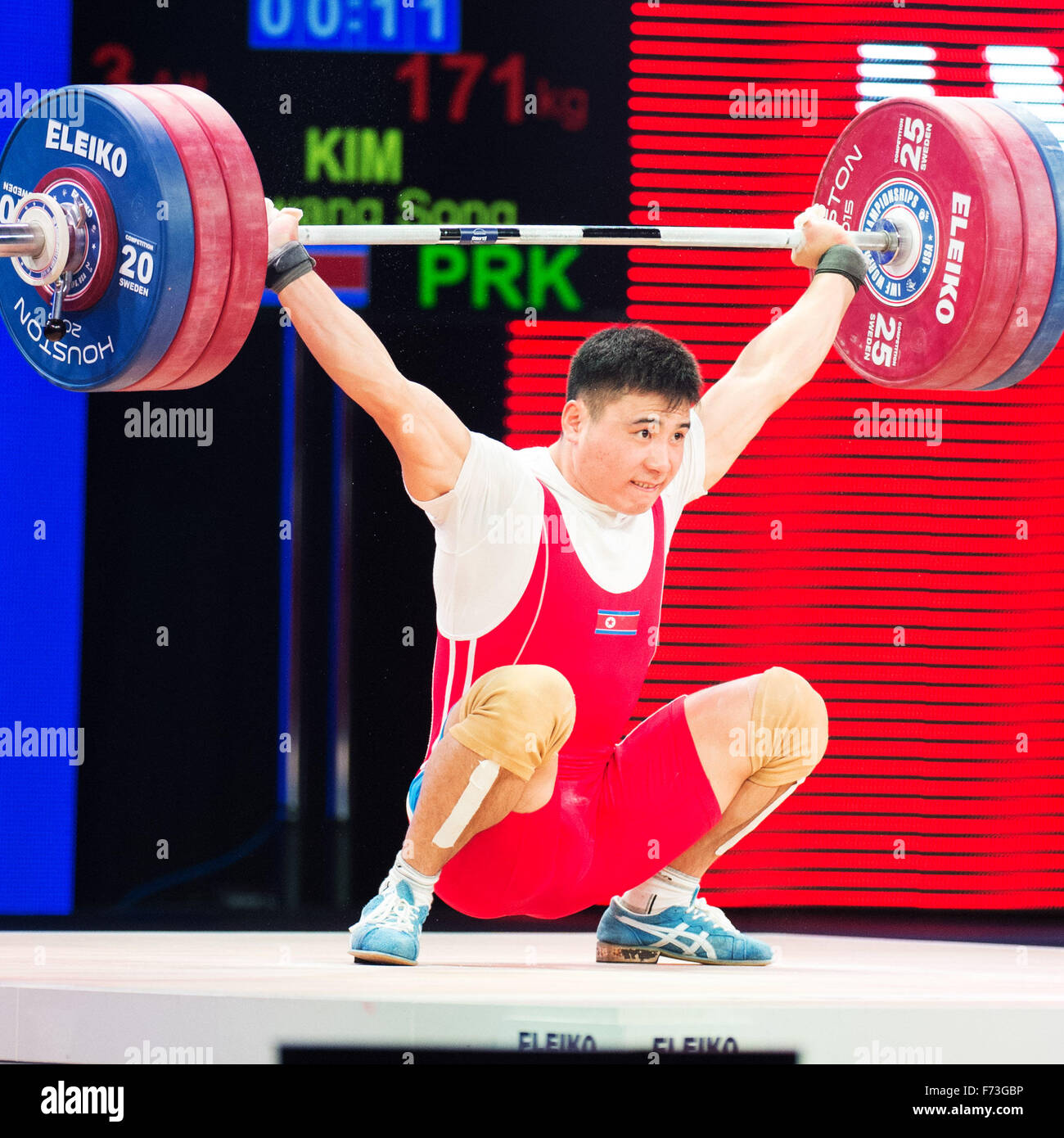 Houston, Texas, Stati Uniti d'America. 24 Novembre, 2015. Kim Kwang canzone ascensori 171 chilogrammi in strappare negli uomini 77 kg di classe al mondo il sollevamento pesi campionati di Houston, Texas. Kim sarebbe prendere l'argento in snatch e totale. Brent Clark/Alamy Live News Foto Stock