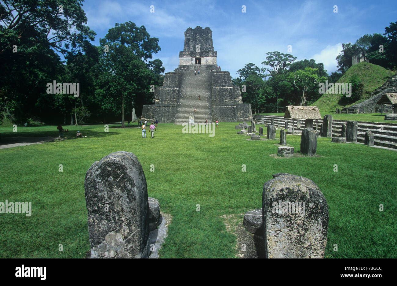 Tempio II sulla grande piazza del Parco Nazionale di Tikal, Guatemala. Foto Stock