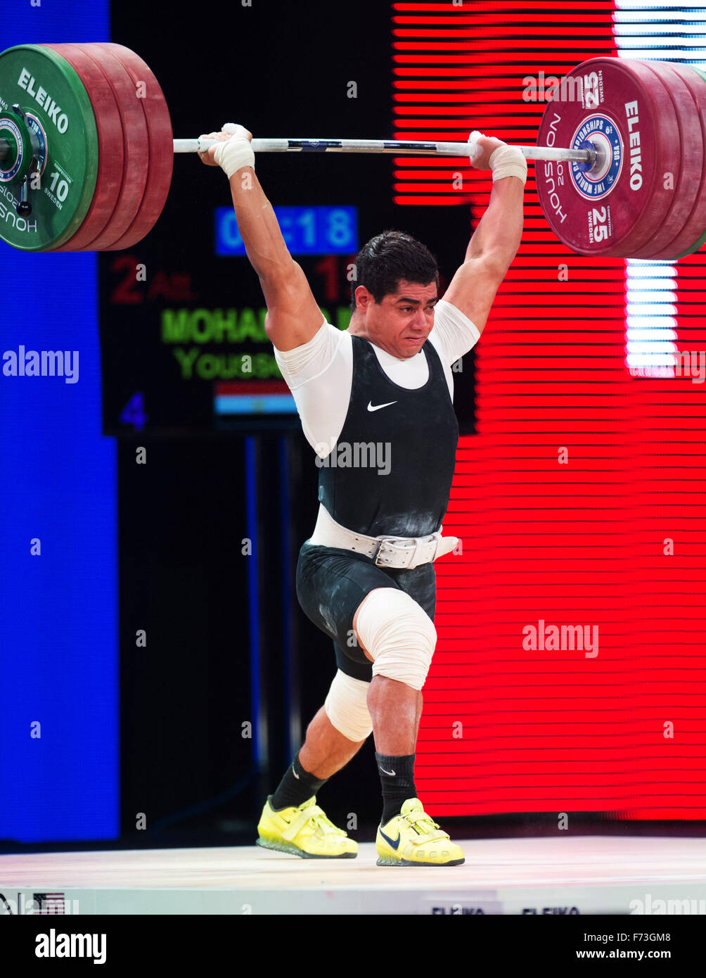 Houston, Texas, Stati Uniti d'America. 24 Novembre, 2015. Youssef Mohamed Ihab ascensori 197 kg nel pulire e jerk. Ihab gareggiato nell'uomo 77 chilogrammo di peso di classe al mondo il sollevamento pesi campionati di Houston, Texas. Brent Clark/Alamy Live News Foto Stock