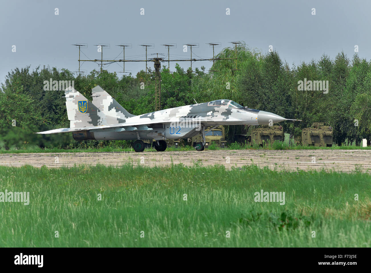 Vasilkov, Ucraina - 3 Agosto 2012: Ucraina Air Force MiG-29 rullaggio dopo lo sbarco su base aerea Foto Stock
