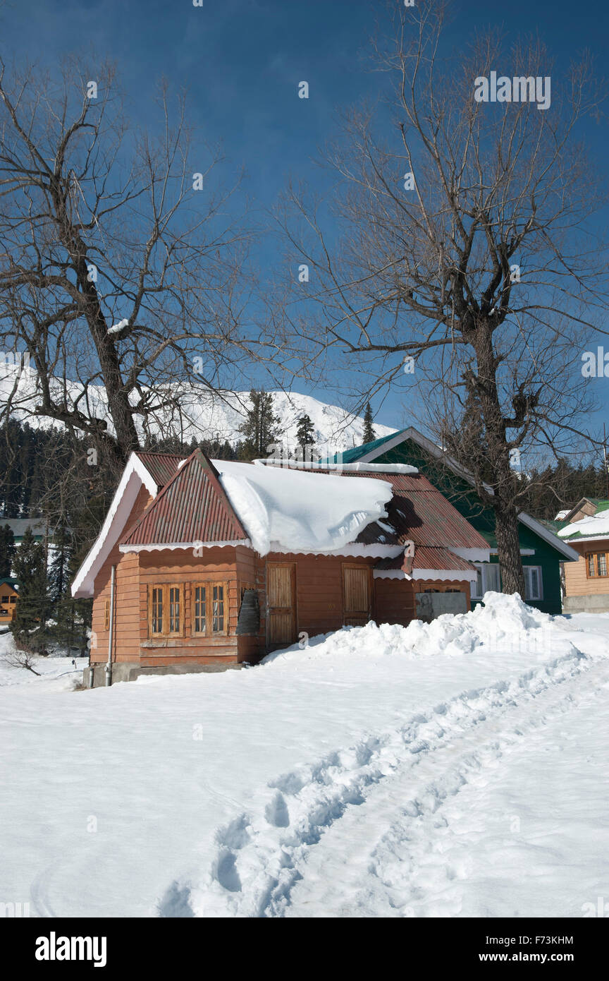 Coperta di neve road, gulmarg, Kashmir India, Asia Foto Stock