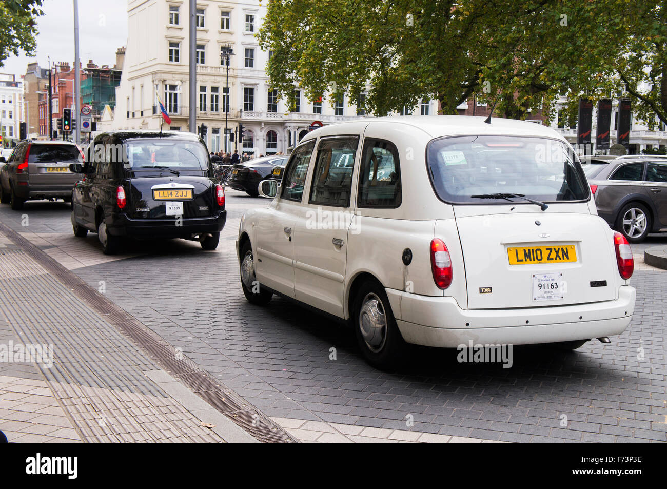 Londra taxi, hackney carrello, bianco, nero cabina, hack Foto Stock