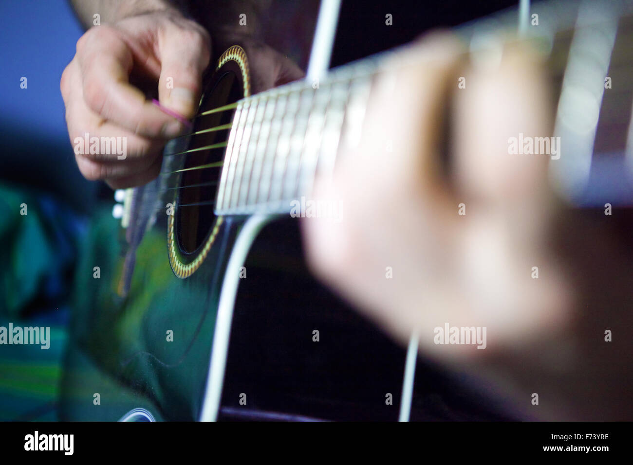 Chitarrista e strumento musicale concetto Foto Stock