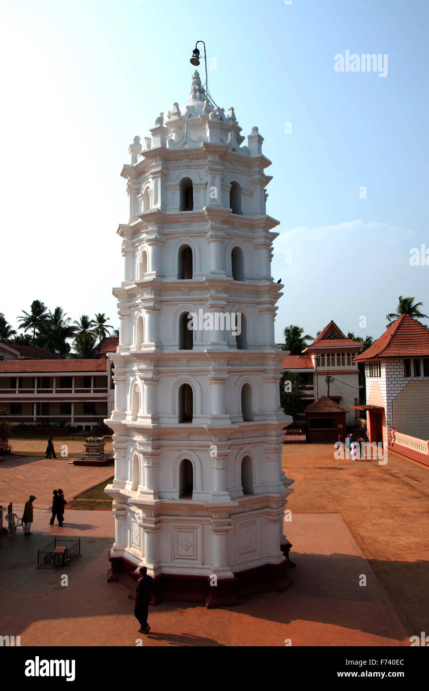 Torre della lampada, tempio Shantadurga, rotonda, goa, india, asia Foto Stock