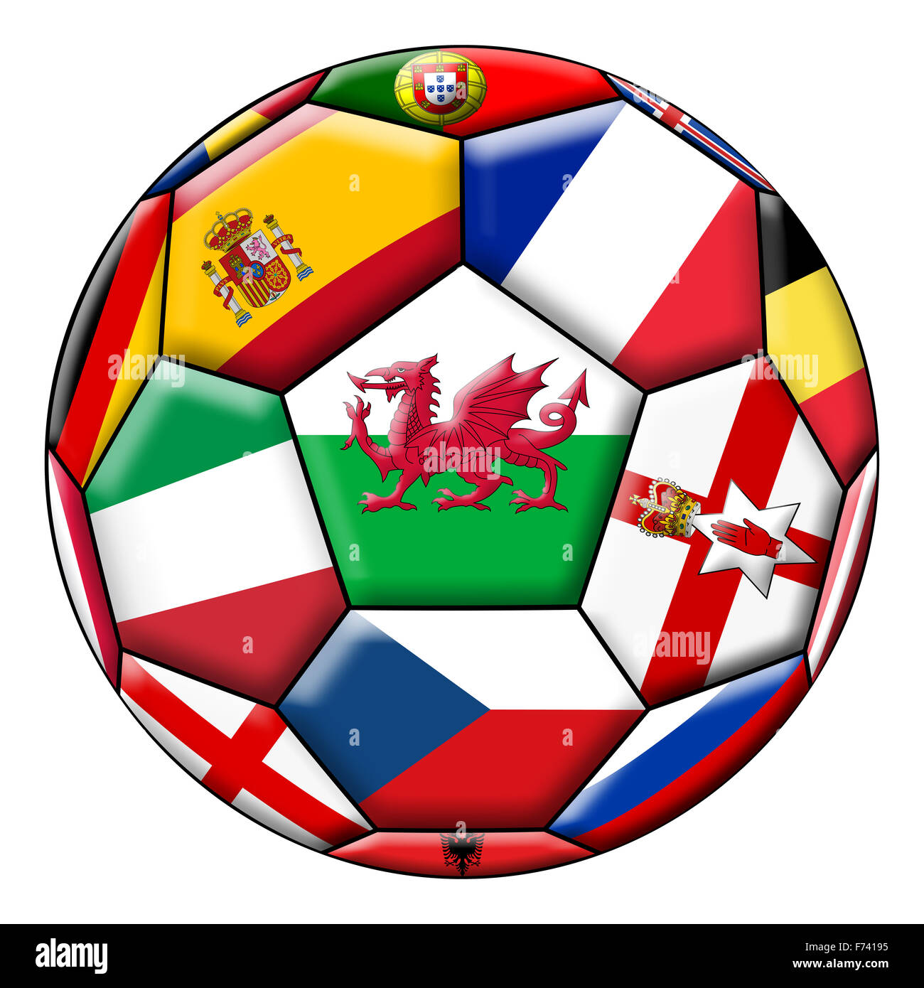 Pallone da calcio su uno sfondo bianco con bandiera del Galles nel centro Foto Stock
