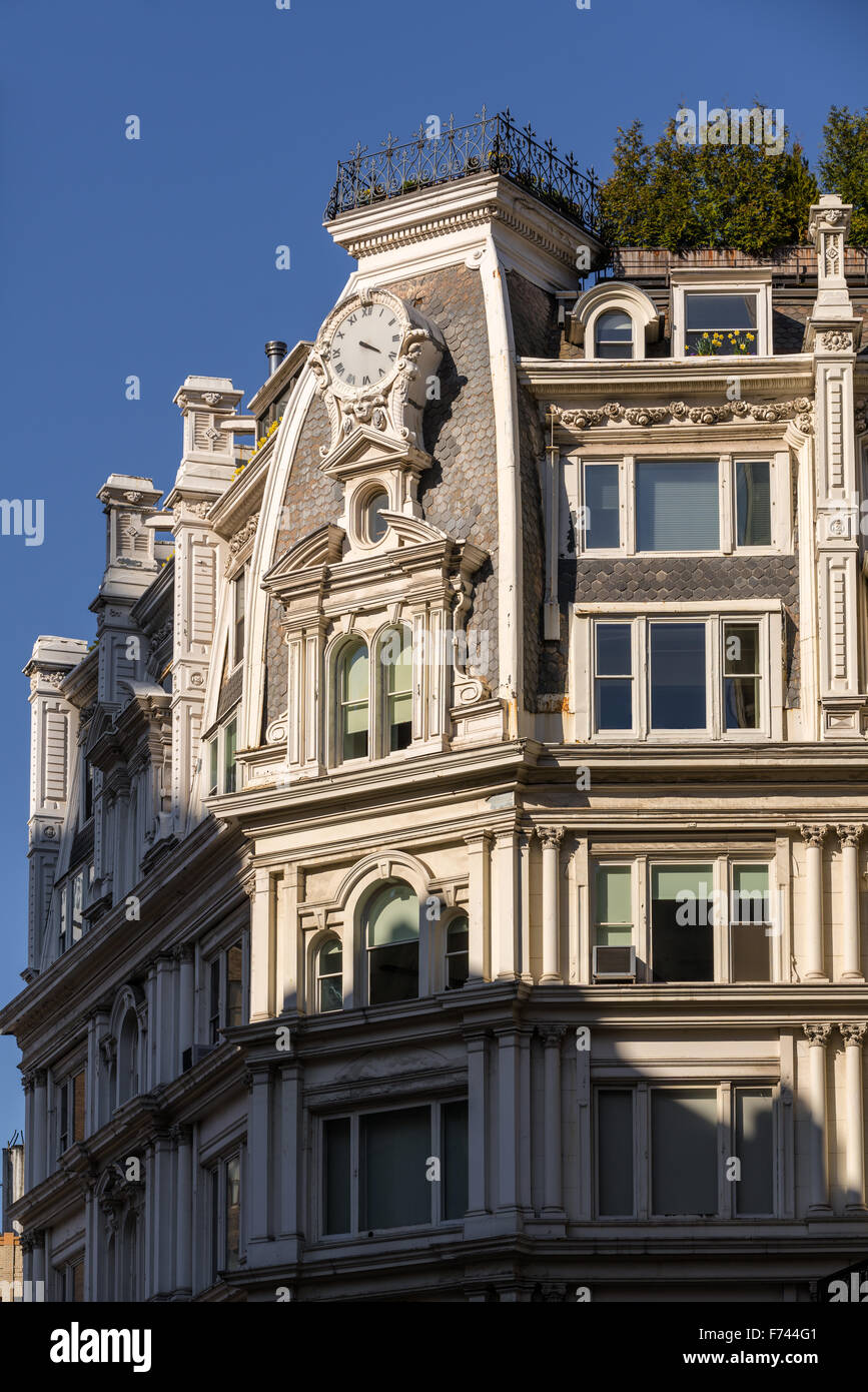 Dettagli architettonici del Secondo Impero edificio a Chelsea, Manhattan New York City Foto Stock