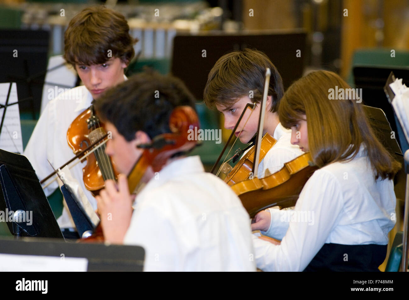 America del nord, Canada Ontario, gli studenti in orchestra. Foto Stock