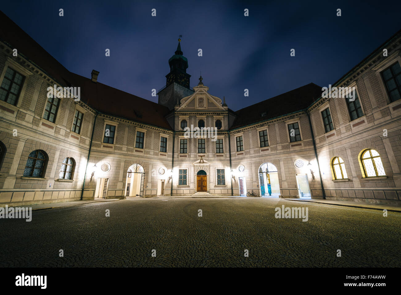 Il Brunnenhof Cortile di notte a Monaco di Baviera Residenz, a Monaco di Baviera, Germania. Foto Stock