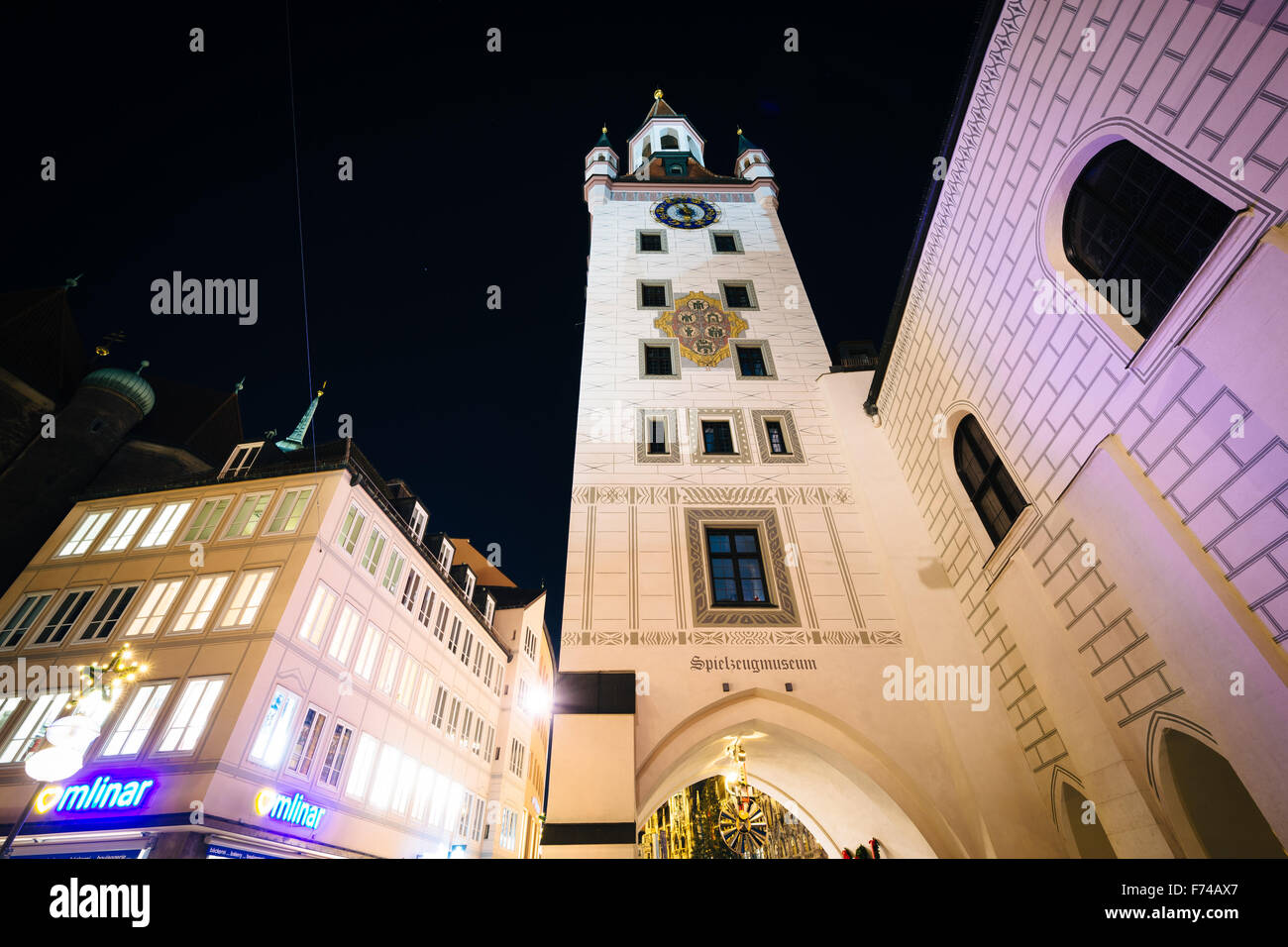Municipio della Città Vecchia di notte, a Monaco di Baviera, Germania. Foto Stock