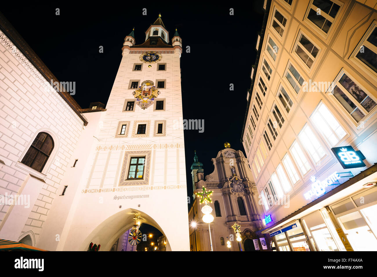 Municipio della Città Vecchia di notte, a Monaco di Baviera, Germania. Foto Stock