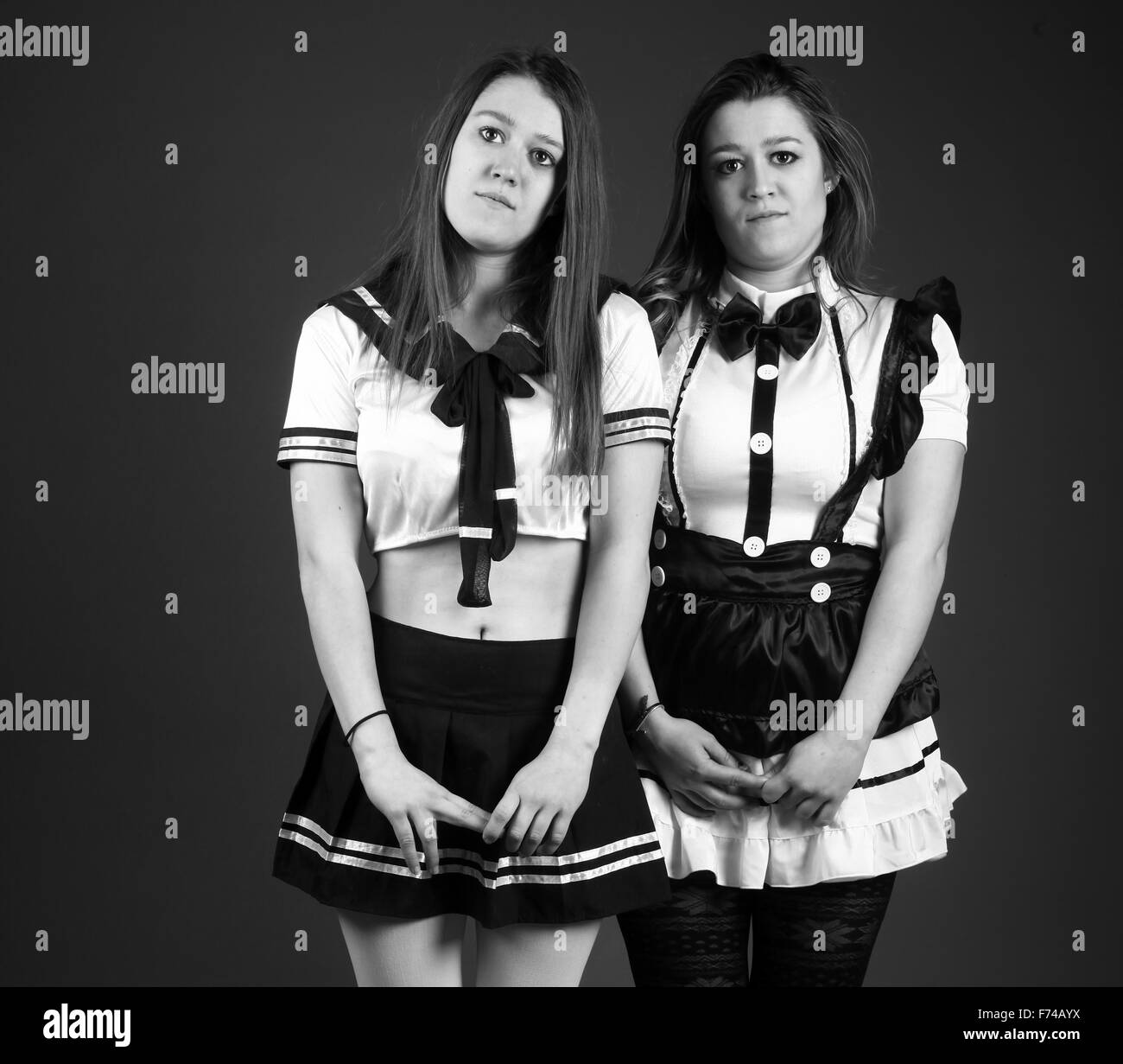 Twin ragazze adolescenti in costume giapponese Foto Stock