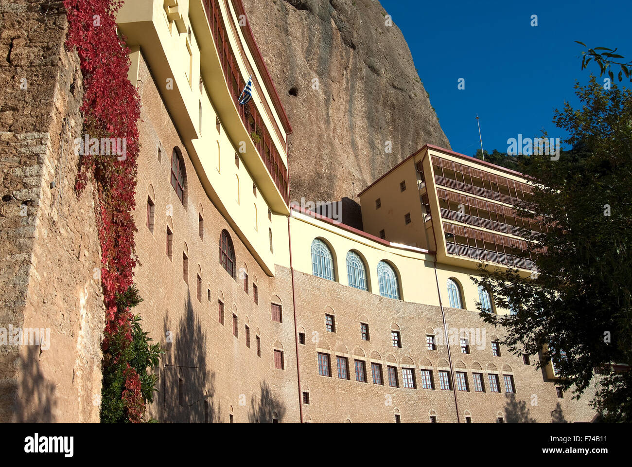 Mega Spileo monastero Peloponneso Peloponneso grecia Europa Kalavrita mountain Europa scogli di roccia Megaspileo Foto Stock