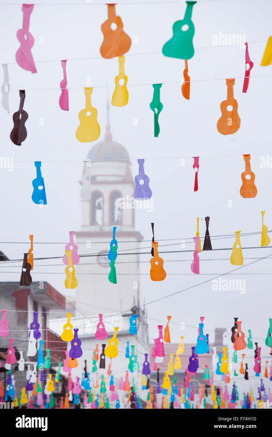 Guitar festival decorazioni in Paracho, Michoacan, Messico. Foto Stock