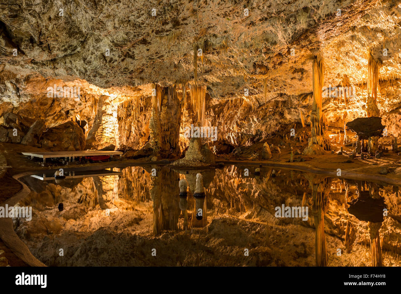 Grotte di Punkva in Abysso di Macocha Foto Stock