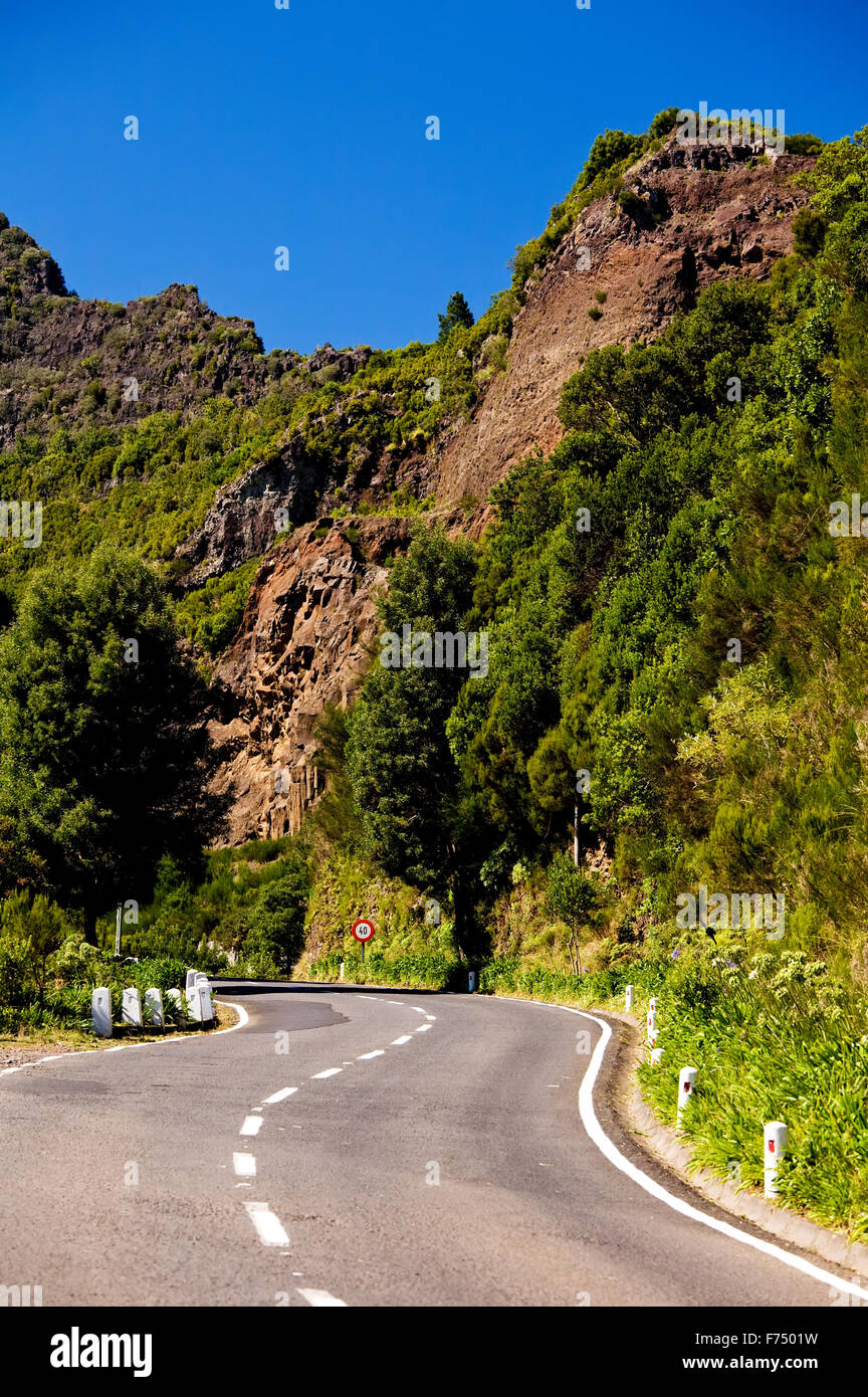 Strada di montagna nella regione di Madera Foto Stock