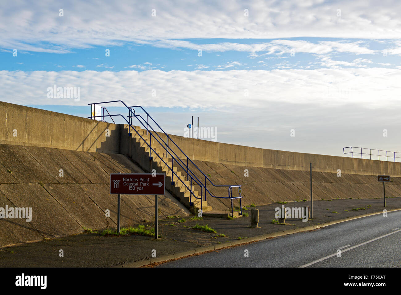 Seawall sull'Isle of Sheppey, Kent, England Regno Unito Foto Stock