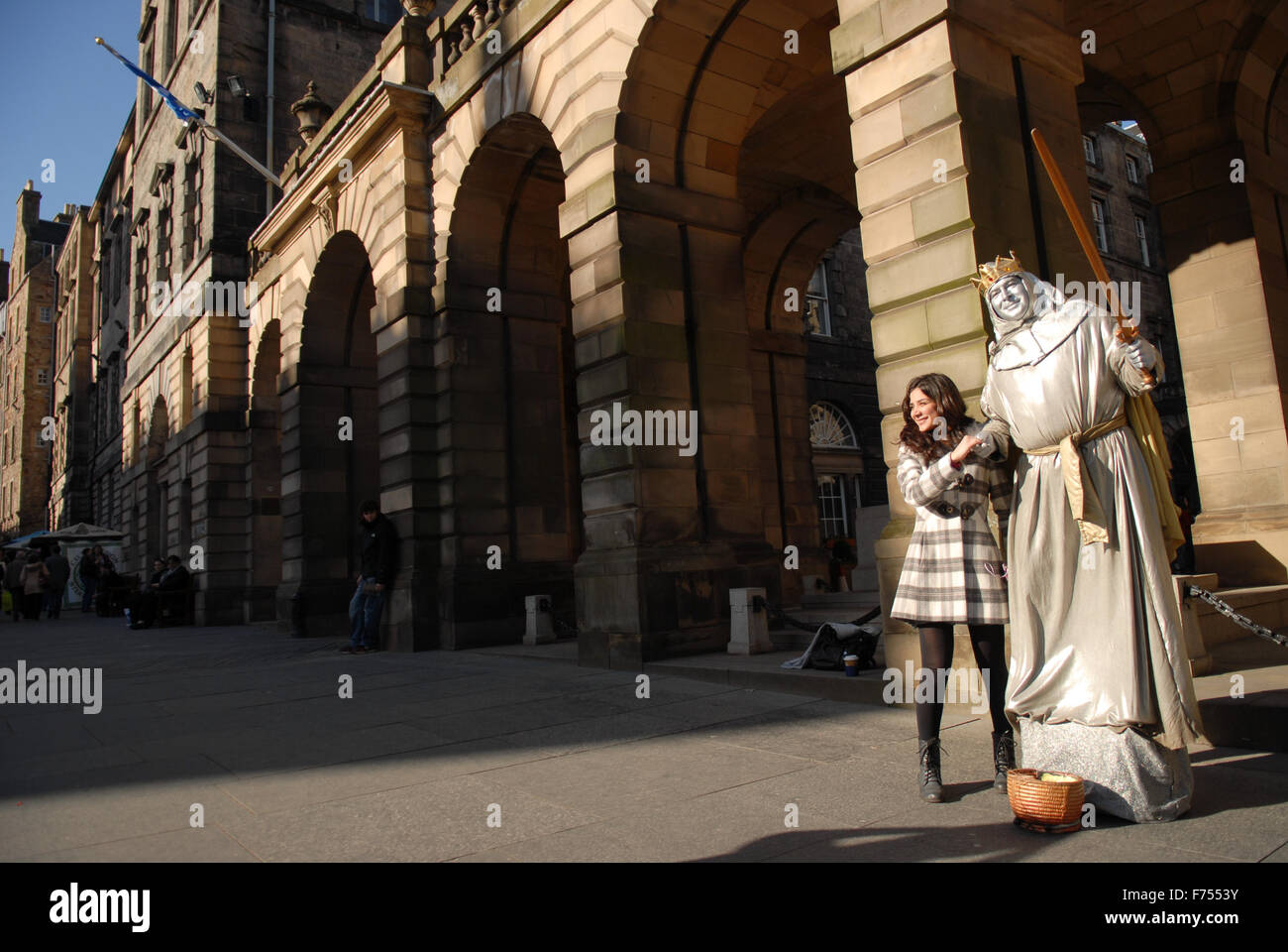 Statue viventi sul Royal Mile di Edimburgo, in Scozia. Foto Stock